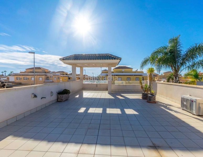 Foto 55348c24-4ebe-40b4-9089-57d30090329d. Xalet amb piscina a Rojales