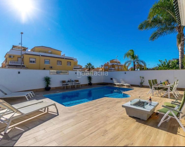 Foto 6da83ee1-111e-4fdb-9867-43154c3a7faa. Xalet amb piscina a Rojales