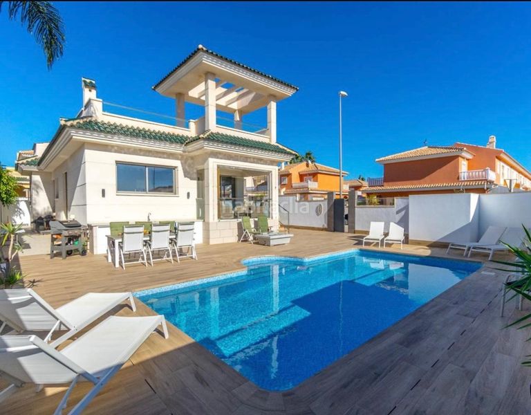 Foto 7ccc76fa-4d3b-4bad-9a93-cbdc4c8081de. Xalet amb piscina a Rojales