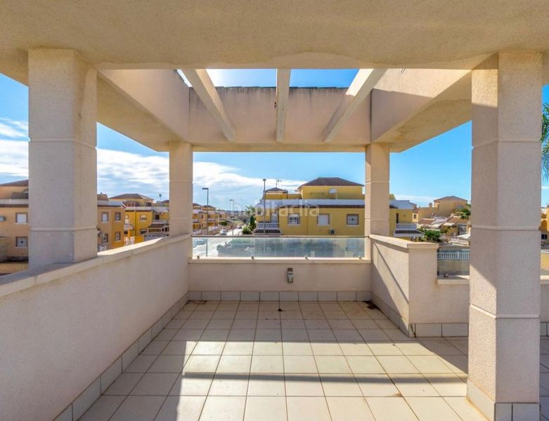 Foto a9178187-6d62-46e8-a8ea-780672384c7f. Xalet amb piscina a Rojales