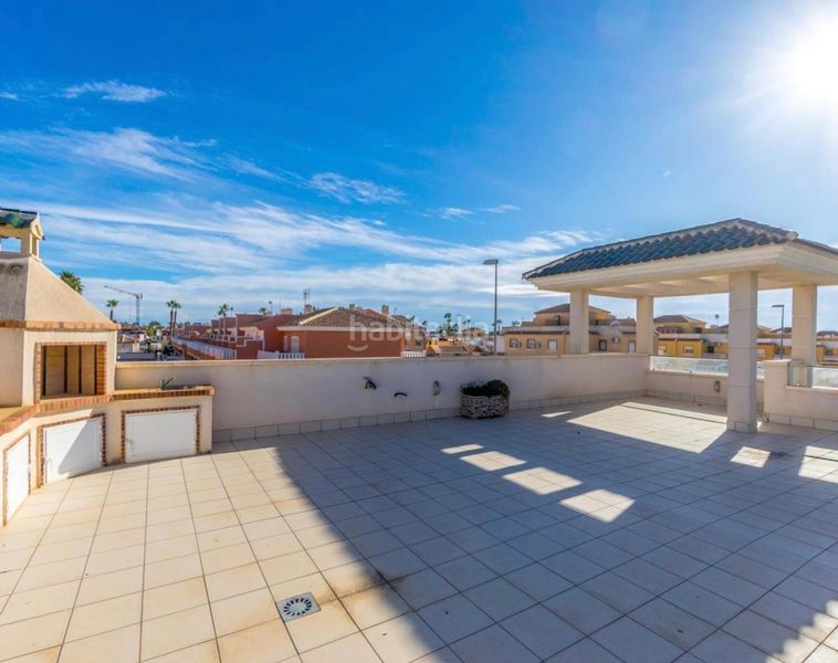 Foto b28dfe5c-1808-48ba-9f42-85efa2495f83. Xalet amb piscina a Rojales