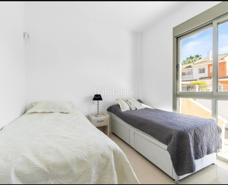 Foto f9c63360-9650-4091-b410-75efbd6b75cb. Xalet amb piscina a Rojales