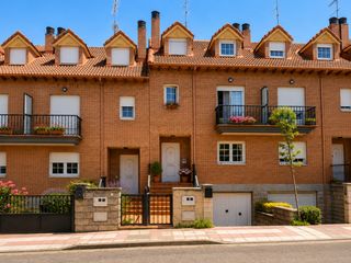 Casa adossada a Calle de la Veguina