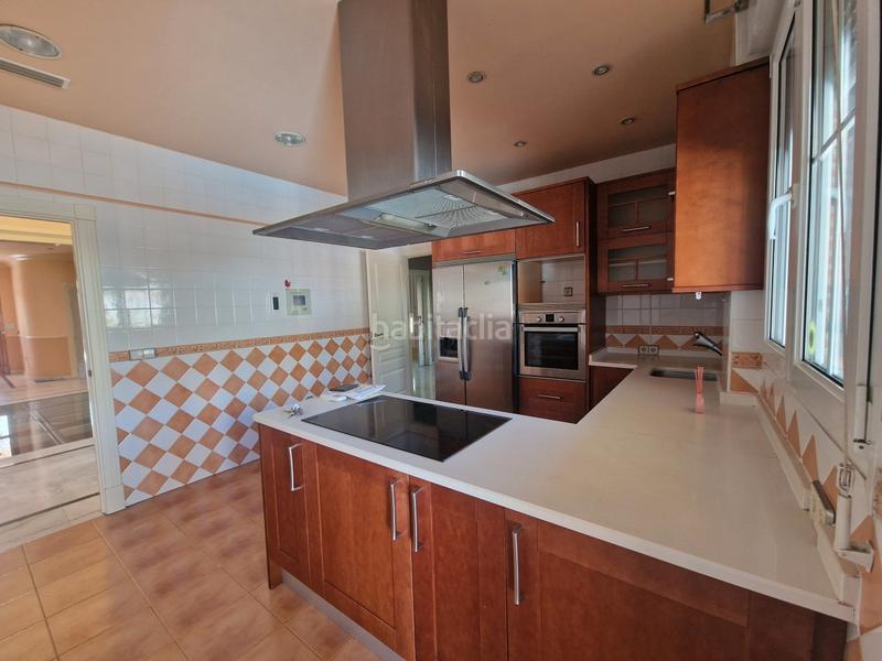 Foto 00f36407-0165-4a5e-bb39-cffcb727ae1a. Chalet with heating parking pool in Cuevas-Ilustración Ciempozuelos