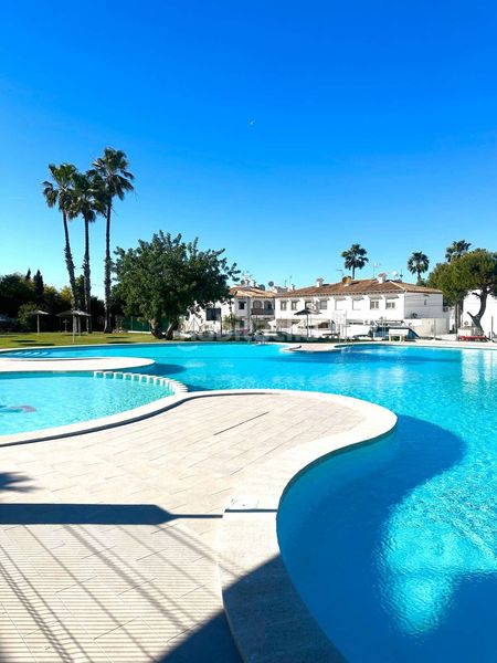 Foto 3398b384-e723-49a3-9844-44f5f81d8c2f. Casa amb piscina a Los Balcones-Los Altos Torrevieja