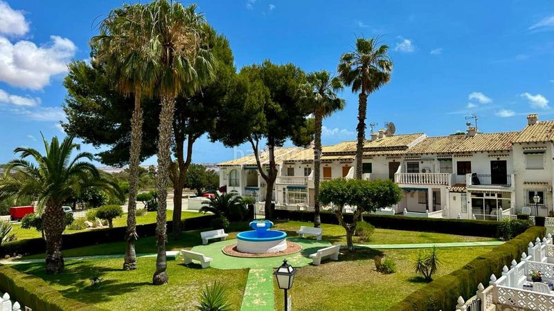 Foto 423f0e67-7c9d-4c3a-90ba-1bbfc7e4ca1a. Casa amb piscina a Los Balcones-Los Altos Torrevieja