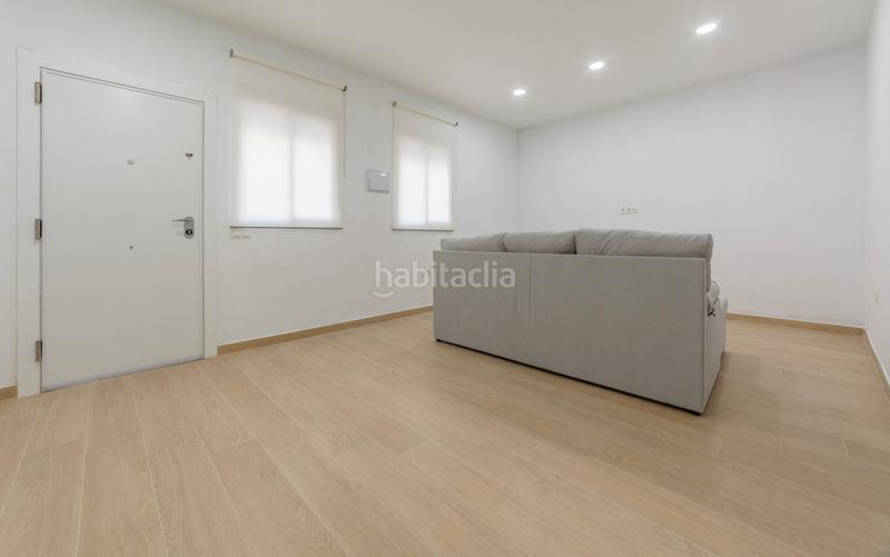 Foto 0cebb68b-6d29-4d81-af9c-62d87ee71f6d. Alquiler piso en calle doctor mañas bernabéu 9 ¿a qué esperas? en Málaga