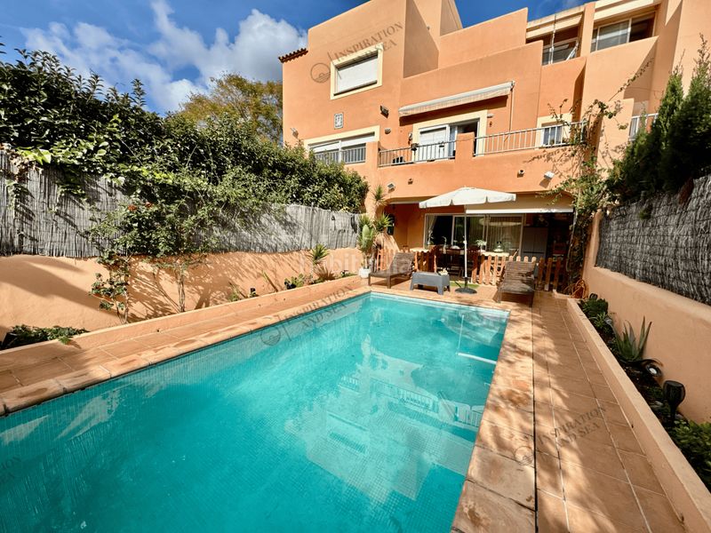 Foto 14380a7d-ad33-4f3d-b032-ae90706e6069. Rent duplex with heating pool in S´Eixample-Can Misses Ibiza