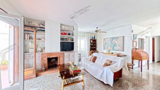 Dachwohnung in S´Eixample-Can Misses. Amplio piso con terraza en el centro de ibiza