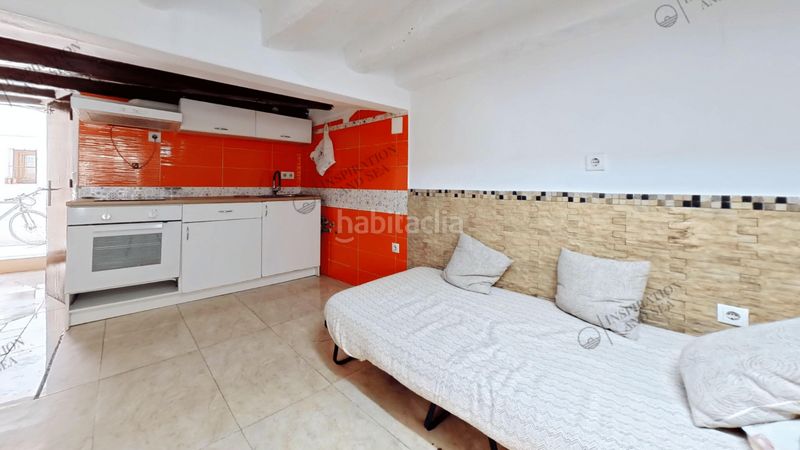 Foto b0a697cb-9361-4a6d-bf1e-8f51c17e2f1b. Estudi amb calefacció a Dalt Vila-La Marina Ibiza
