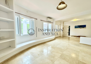 Maison à Cala Vedella-Cala Tarida. Finca con terreno urbano