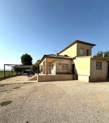 Masia a Cazalla. Casa rústica con 6.085 m² de parcela en antigua carretera de águ