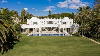 Casa a Los Monteros. Villa histrica en primera lnea de playa en los monteros