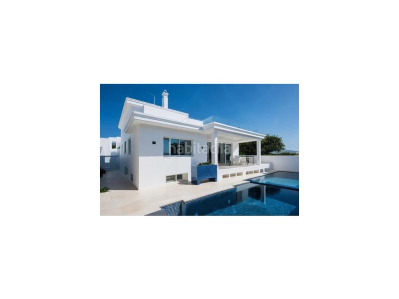 Foto c47e409a-4bde-4469-b399-f869ae3cda7a. Chalet mit parking in La Cala del Moral Rincón de la Victoria