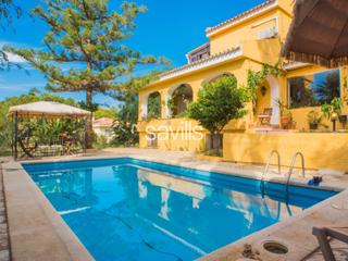 Casa in Pinares de San Antón. Villa exclusiva en pinares de san antón, málaga