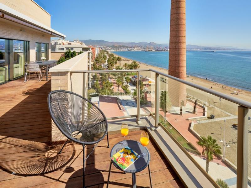 Foto 231c0a7c-3fd3-49ee-9303-e9b2d9af089f. Attique avec parking dans Paseo Marítimo Oeste - Pacífico Málaga
