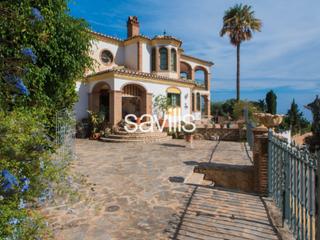Casa a La Cala del Moral. Casa clásica andaluza con vistas al mar en la cala