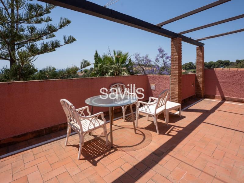 Foto 3921606c-cc1d-4a51-bc2e-ac644bcb355f. Alquiler casa savills presenta esta villa independiente ubicada en una tranquila zona residencial , muy bien comunicada y con todo en Benalmádena