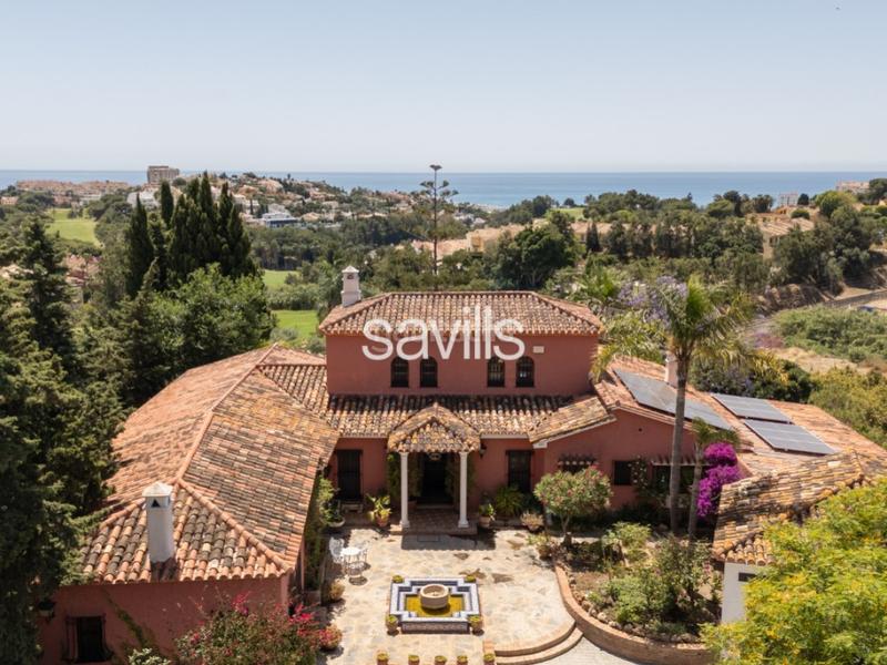 Foto 5eb5e68f-215a-46e0-998b-1676c3290a1a. Alquiler casa savills presenta esta villa independiente ubicada en una tranquila zona residencial , muy bien comunicada y con todo en Benalmádena