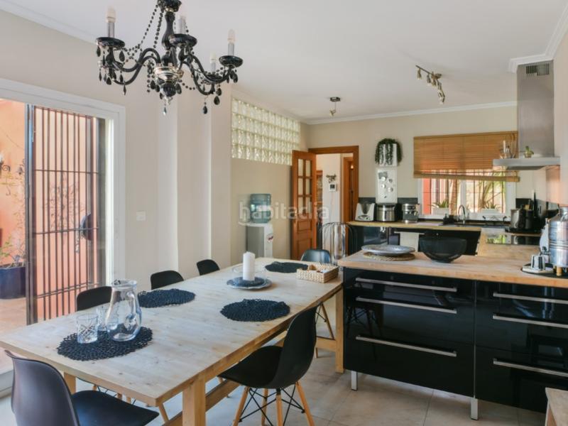 Foto cf575c32-3de9-4a56-a252-0ede98bdd054. Casa villa con encanto, luz natural y jardín privado en Pinares de San Antón, en Málaga