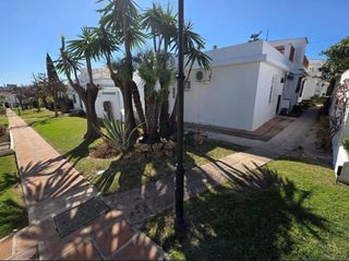 Rent Towny house in El Pinillo. Chalet pareado en alquiler en torremolinos