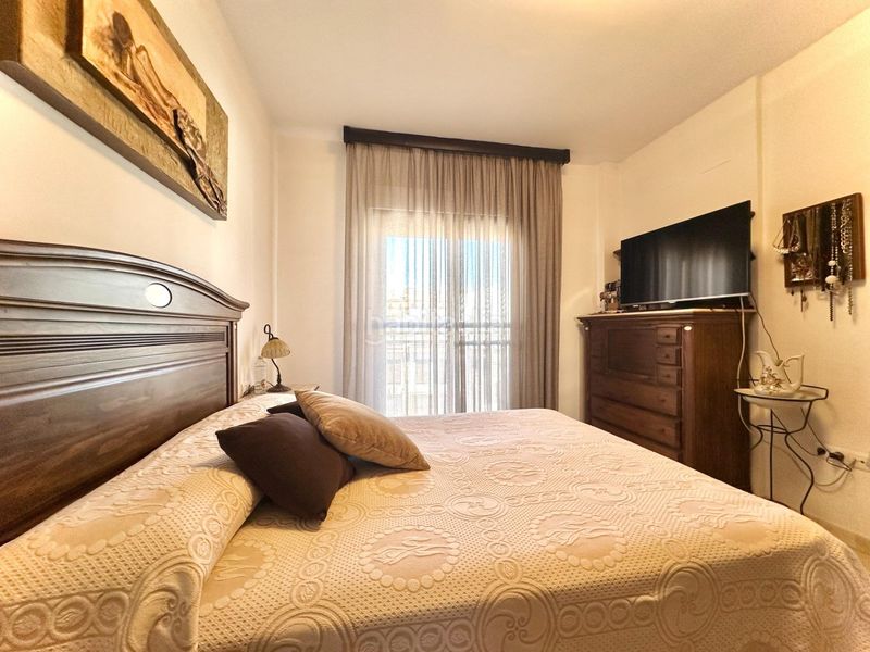 Foto 12fdd5ff-99bf-484f-8f5f-5e7ddc79088a. Semi detached house with parking in Maracena
