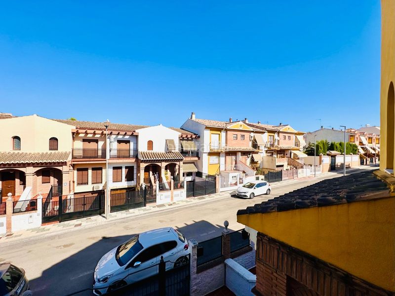 Foto df20ef08-bf55-4cae-9042-49a7edf69b62. Semi detached house with parking in Maracena