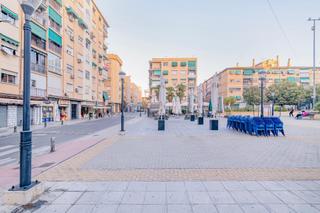 Pis en Barrio de Zaidn. Piso para reformar junto a los carmenes!