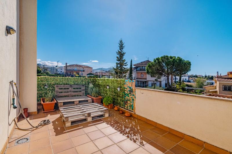 Foto 441a6097-d673-4757-816b-d213ede779b3. Chalet mit parking in Altos de la Zubia Zubia (La)