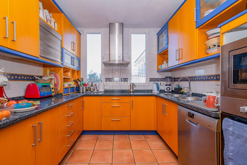 Foto 9f1e99e0-c21b-4556-831b-8ad948cdd3de. Chalet mit parking in Altos de la Zubia Zubia (La)