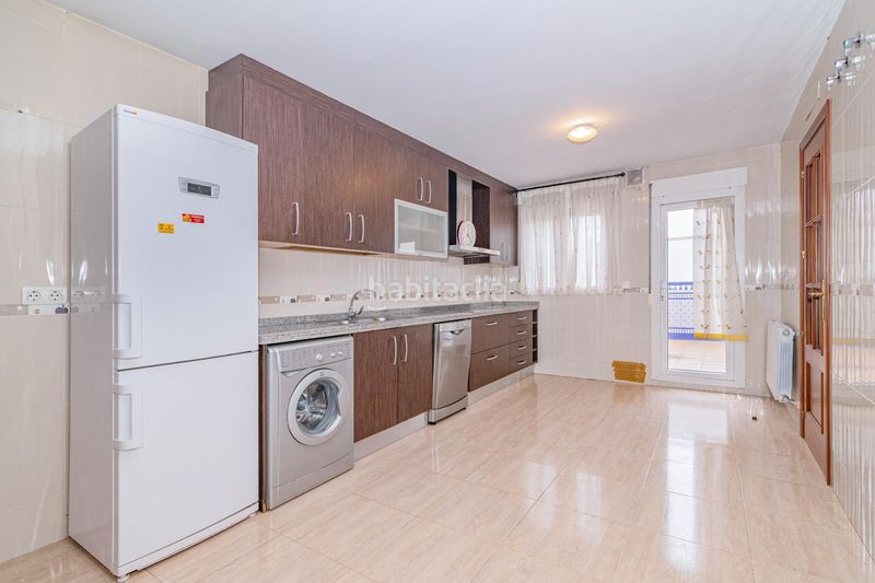 Foto 0076bcee-e09a-4c8c-adf3-45ecff61cd58. Xalet amb aparcament piscina a Atarfe