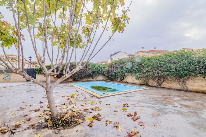 Foto c86d8882-83ea-4c52-9a54-6afdfacf8d9a. Xalet amb aparcament piscina a Atarfe