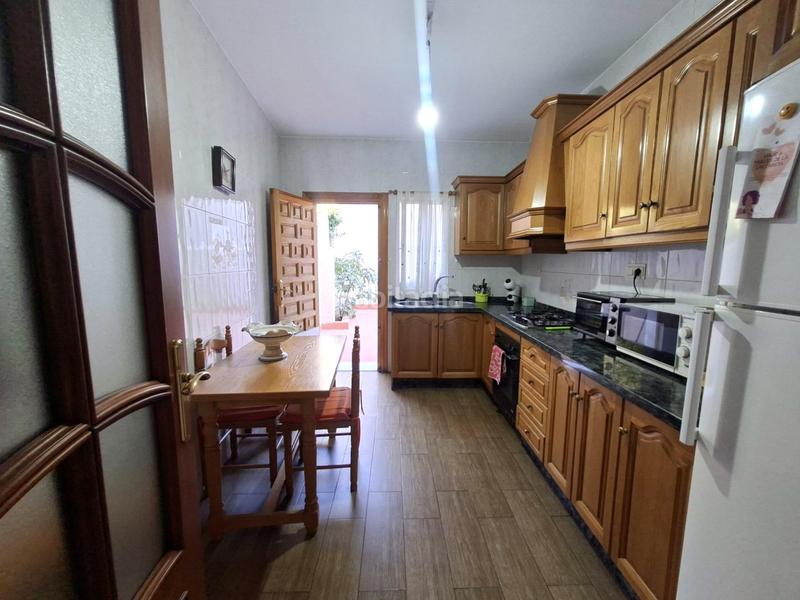 Foto c3735619-e78e-4624-9ae0-bf22a792f24d. Casa adossada amb aparcament a Avda. De los Ogíjares Armilla