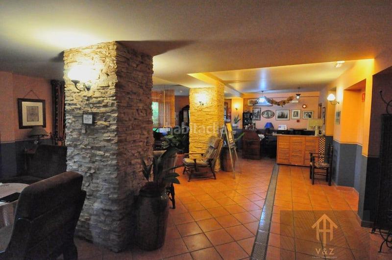 Foto 894be244-43be-4f37-a5fb-ebbddea9690e. Edifici amb piscina a Xixona