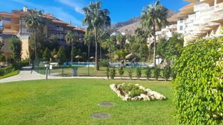 Piso en Avenida del higuerón 56. Se vende bajo con jardin y piscina en el higueron, 2 habitacione