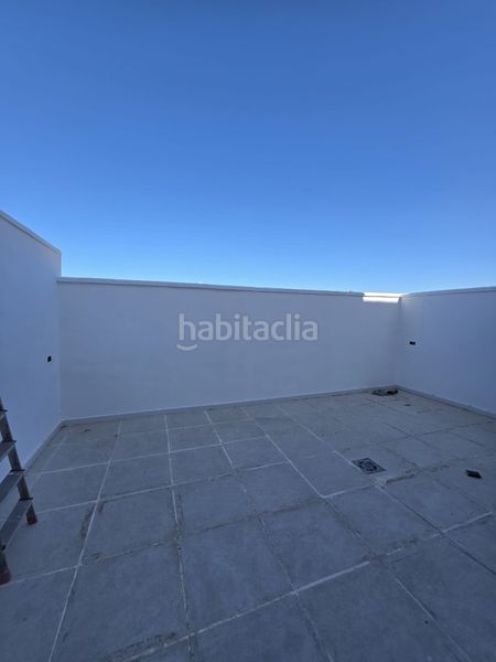 Foto a1f43273-349a-4e32-8c3d-0e394fa59a8f. Casa adossada a calle séneca 6 a Campillos