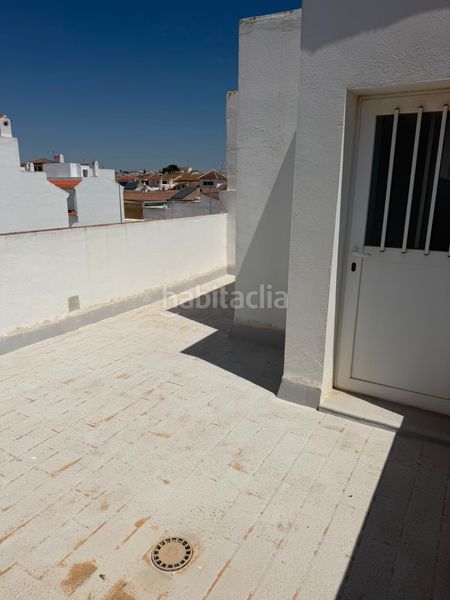 Foto c524278a-adbb-476d-9485-4b84a8df5f72. Casa adossada a calle séneca 6 a Campillos