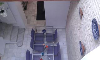 Édifice  Calle postigos. Edificio con uso hotelero, licencia de hostal y potencial de amp