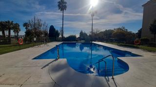 Pis a Avenida benalmádena 8. Piso 4 dormitorios 2 baños, piscina y garaje en el pinillo!!