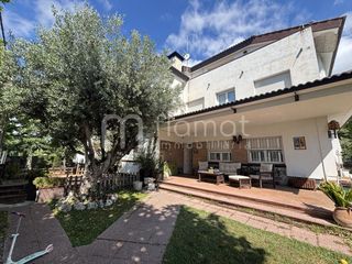 Chalet à Carrer de urgell 18. ? ¡oportunidad única que vuela del mercado! ?
