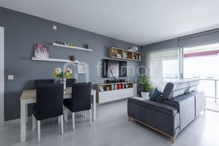 Pis a Montgat. Piso de 4 dormitorios con vistas a mar