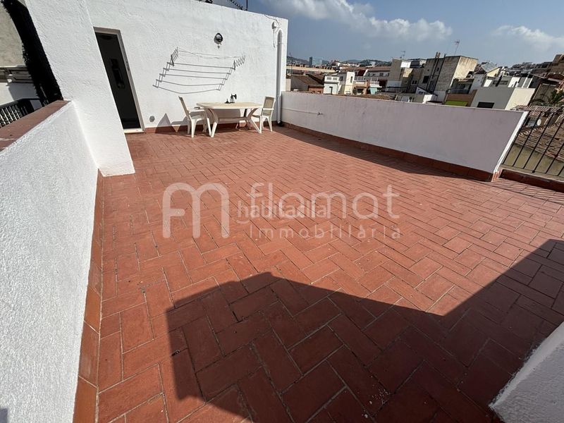 Foto 1e205f86-f0eb-4a92-8cf3-da30099e1af0. Xalet amb aparcament a Casagemes Badalona