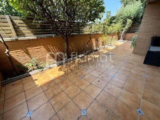 Rez-de-chaussée  Carrer antònia macià 2. Bajos con terraza, parking y trestero