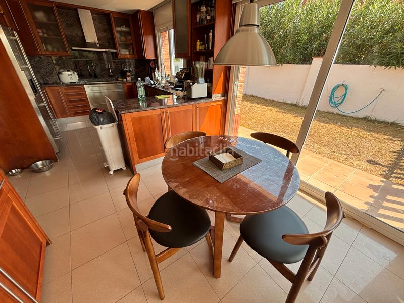 Foto 154f1454-adb5-4511-a2bc-50f67b8553ef. Xalet amb xemeneia calefacció aparcament piscina a Masnou (El)