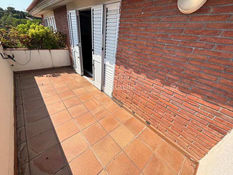 Foto 71e847e0-55e8-4e68-af63-3492336e21cf. Xalet amb xemeneia calefacció aparcament piscina a Masnou (El)