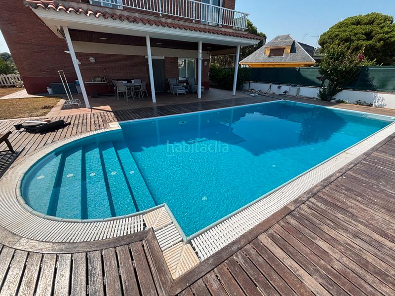 Foto ca7f8543-0e29-40d4-b89a-212a10659c21. Xalet amb xemeneia calefacció aparcament piscina a Masnou (El)