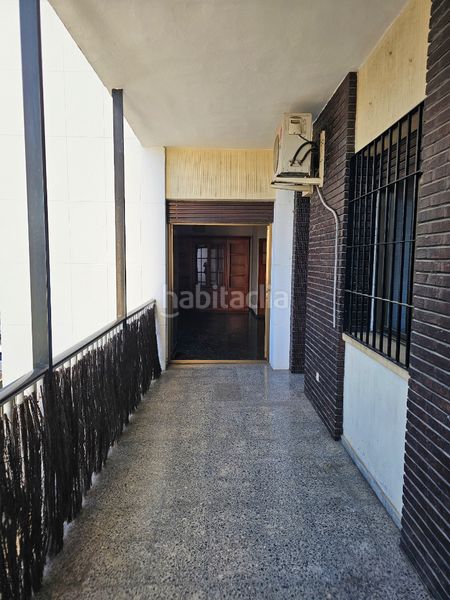 Foto dea54b92-bd5b-4552-83c4-3e5a1a5648d6. Pis amb aparcament a Los Remedios Sevilla