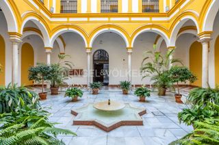 Rent Flat  Calle puente y pellón. Vivienda de dos dormitorios en casa señorial en centro de sevill