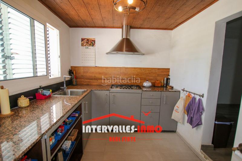 Foto f0ca0a05-e1a8-472a-884a-05612a098974. House with heating in Caldes de Montbui