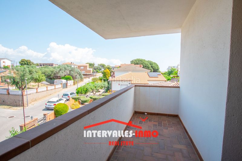 Foto 52e78759-e3b1-4fcf-8319-3f4612cb8a71. House with heating pool in Palau-solità i Plegamans